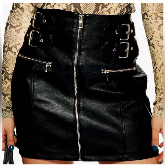 TOPSHOP Faux Leather Buckle Zip Miniskirt SIZE: 2 - Picture 5 of 13